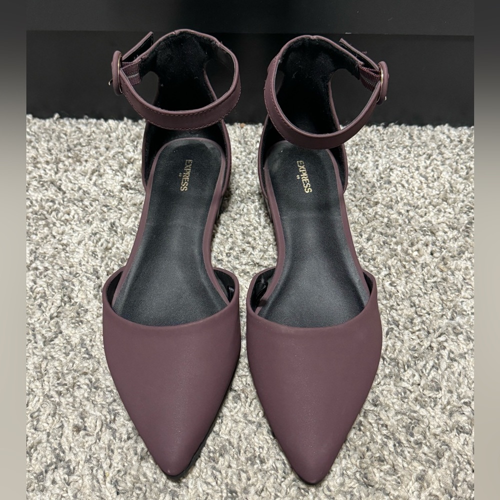 Express flats with ankle strap - Size 9